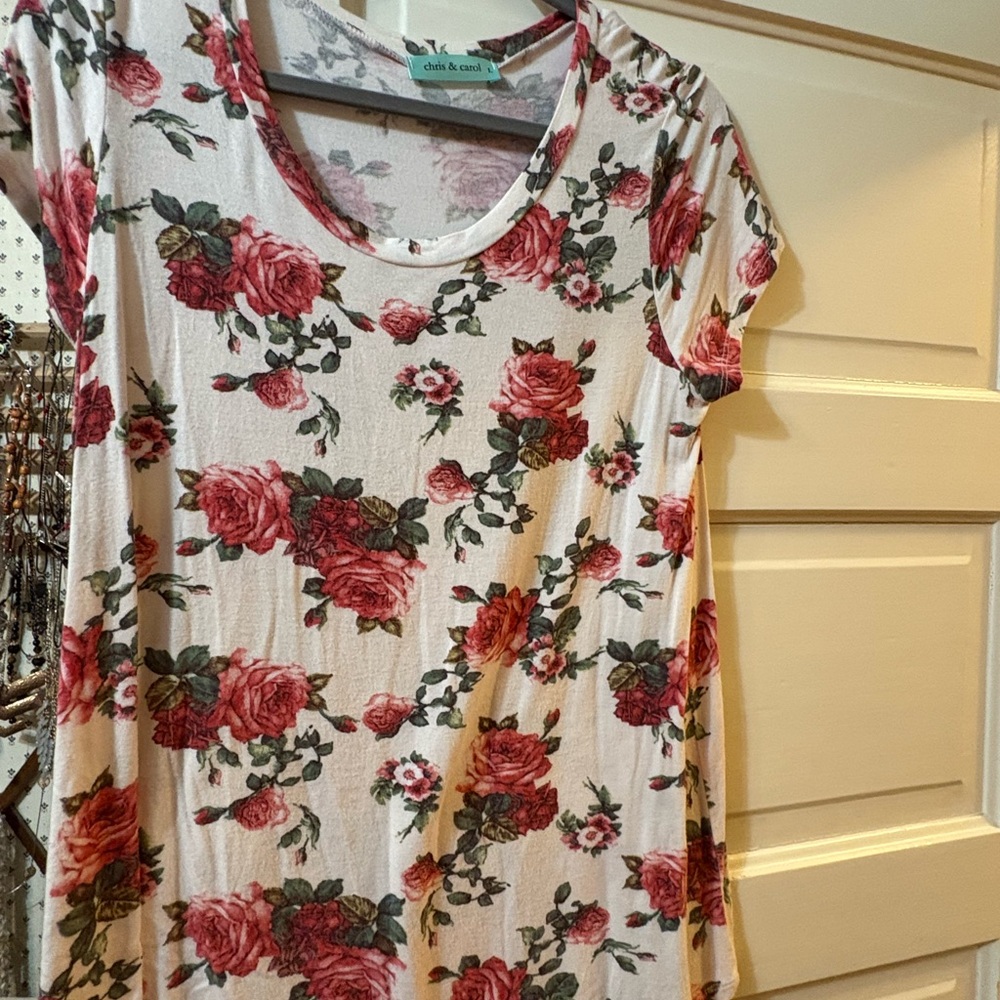 Chris & Carol Cream Scoop Neck Tunic with Red Rose Print